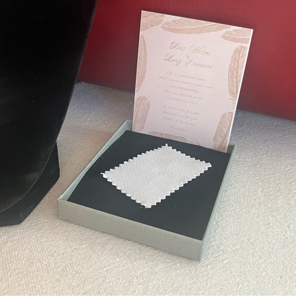 Silver Heart 'Mom' Pendant Necklace - NWOT - Picture 8 of 13